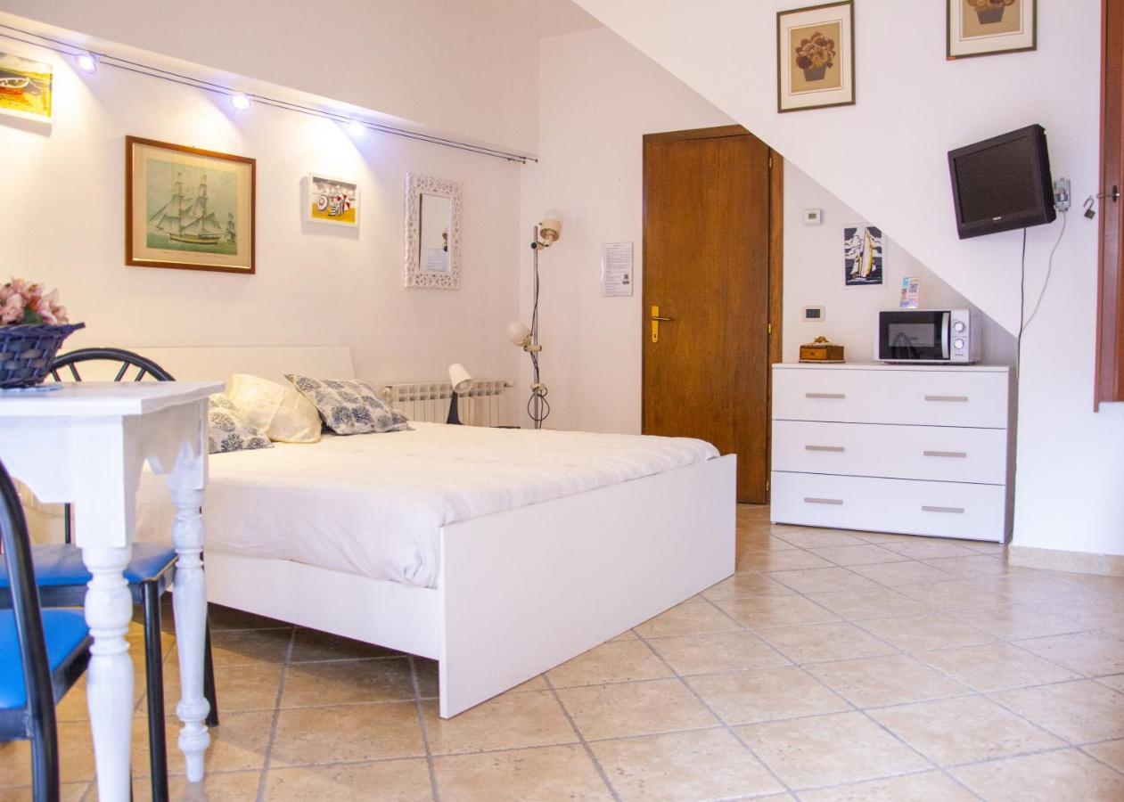 Appartamenti La Casina Porto Azzurro Kültér fotó