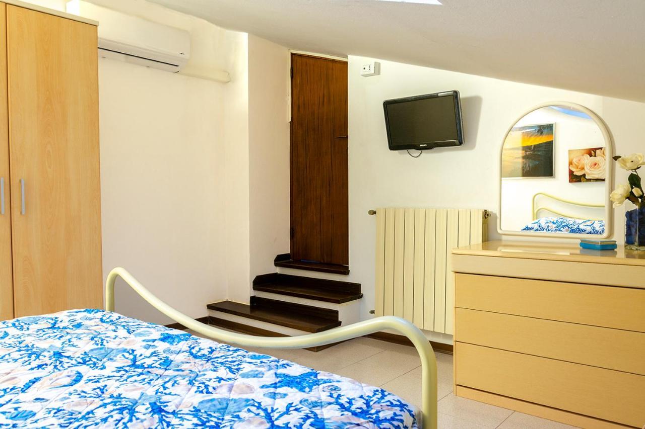 Appartamenti La Casina Porto Azzurro Kültér fotó